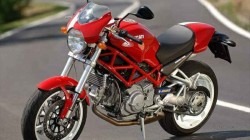 A pesar de las críticas a la estética de las S4 primeras de los más puristas, estaba claro que esa línea estética triunfaba. Las S2R, en cilindradas de 800 y 1000cc, es la adopción de esas líneas deportivas, en versión más económica con los motores de aire